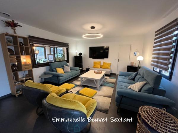 Superbe domaine touristique, 3 ha, 5 chalets bois, salle de réception, maison d'habitation, piscine, divers dépendances