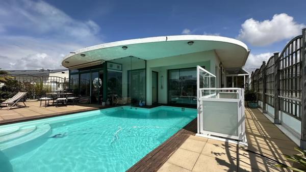 APPARTEMENT DERNIER ÉTAGE AVEC TERRASSE PISCINE