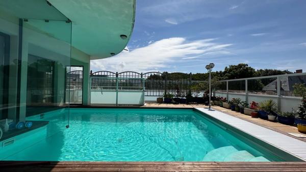 APPARTEMENT DERNIER ÉTAGE AVEC TERRASSE PISCINE