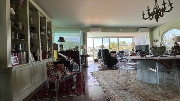 APPARTEMENT DERNIER ÉTAGE AVEC TERRASSE PISCINE