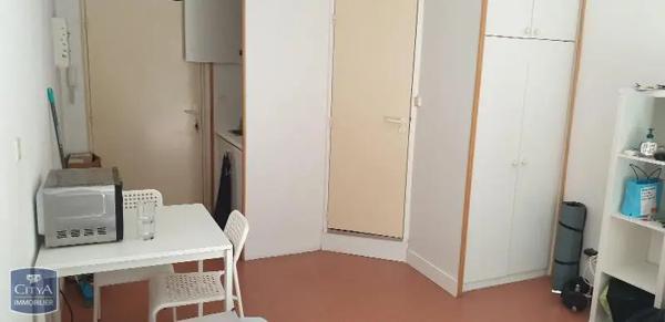 Appartement à louer 1 pièce 17.25m² Nîmes (30900)