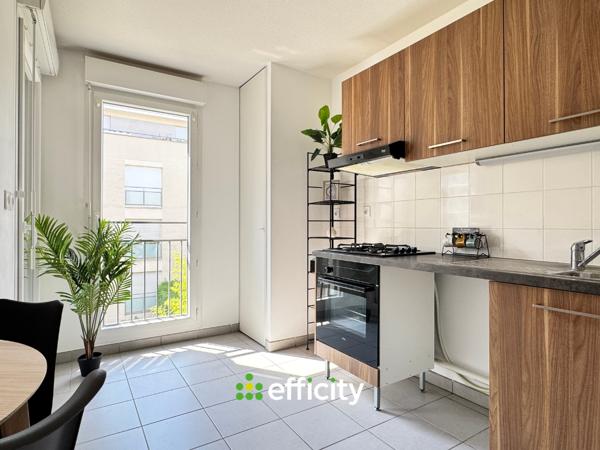 Appartement
         3 pièces
        - 59 m² 269 000 € *