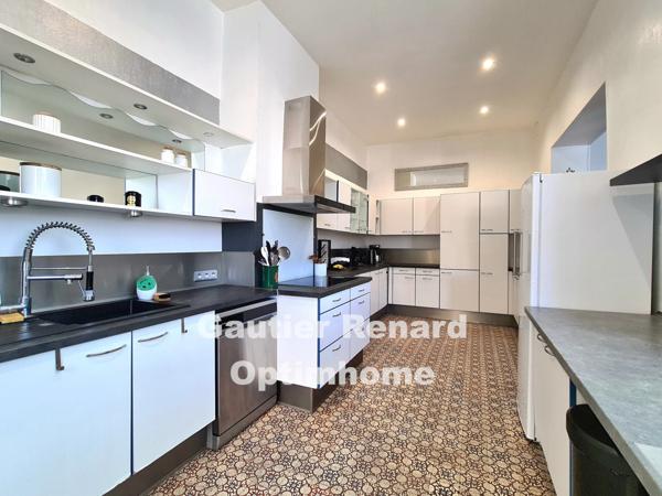 Maison de maître, 7 chambres, jardin, garages à RAISMES (59)