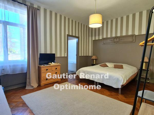 Maison de maître, 7 chambres, jardin, garages à RAISMES (59)