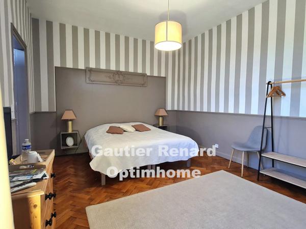 Maison de maître, 7 chambres, jardin, garages à RAISMES (59)