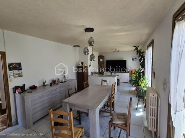 Charmante Maison de Plain-Pied avec Sous-Sol en partie Aménagé

Proche de L'Aigle (Ligne Paris-Granville à moins de 10 minutes)
Idéalement située dans un village dynamique avec écoles, centre aéré et tous
commerces à pied, découvrez cette maison fonctionnelle offrant de très belles
prestations . 
Description du bien :
Cette maison de plain-pied dispose d'une entrée,  un agréable séjour-salon, un espace bureau idéal pour le télétravail, ainsi
qu'une cuisine entièrement meublée et équipée (four, plaque, hotte, lave-vaisselle, micro-ondes,
réfrigérateur). L'espace nuit de ce niveau comprend deux belles chambres et une salle de douche avec
WC. 
À l'extérieur, vous profiterez pleinement des beaux jours grâce à une grande terrasse de plus de 50 m²,
donnant sur un magnifique terrain clos et arboré sans vis-à-vis. 
Un Sous-Sol Total Aménagé
Atout majeur de cette propriété : le sous-sol complet a été partiellement optimisé en un véritable studio
indépendant mais il y a aussi possibilité de rentrée 3 voitures, une partie cave et une pièce atelier . Il propose une grande chambre, une salle de bain avec WC, ainsi qu'une douche
supplémentaire. Un espace idéal pour recevoir des proches, pour un adolescent ou pour générer un
revenu locatif. 
Prestations & Équipements de Qualité
✓ Chauffage par Pompe à Chaleur récente (1 an)
✓ Fenêtres en double vitrage aluminium
✓ Volets roulants électriques ✓ Portail et portillon électriques
✓ Porte de garage motorisée ✓ Production d'eau chaude économique
Les points forts à retenir :
• Vie de plain-pied confortable + studio indépendant en sous-sol.
• Proximité immédiate de la gare (Paris à moins de 1h30) et des commodités.
• Équipements récents et performants (Pompe à chaleur, ouvertures alu, domotique) 
A DECOUVRIR RAPIDEMENT