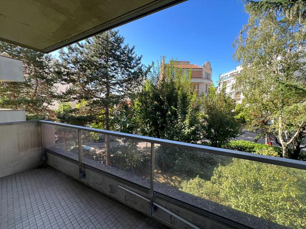 Trois pièces avec balcon - EST de Vincennes