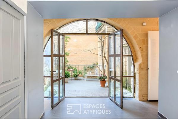 Appartement de charme avec cour extérieure en plein coeur de village