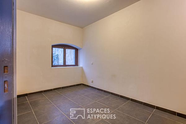 Appartement de charme avec cour extérieure en plein coeur de village