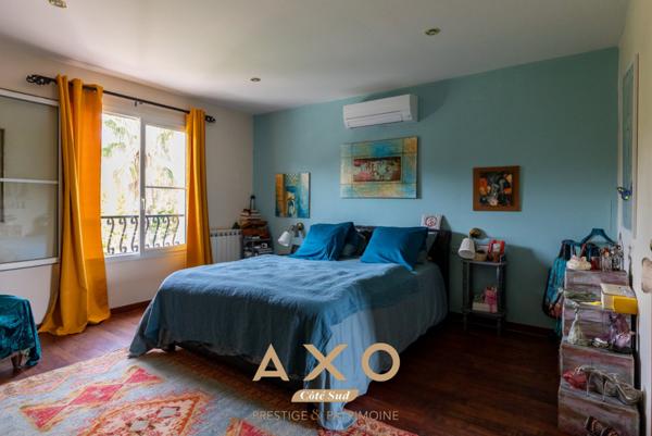 CASTELNAU-LE-LEZ - PROPRIÉTÉ DEXCEPTION  164 m²  4 CHAMBRES  BUREAU  TERRAIN ARBORÉ 1632 m²  PISCINABLE  950 000 