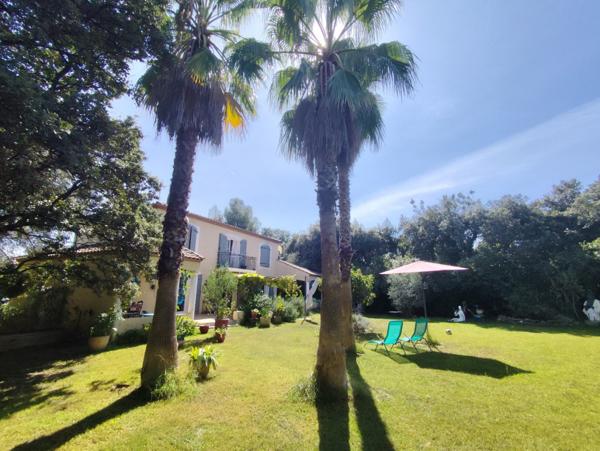 CASTELNAU-LE-LEZ - PROPRIÉTÉ DEXCEPTION  164 m²  4 CHAMBRES  BUREAU  TERRAIN ARBORÉ 1632 m²  PISCINABLE  950 000 
