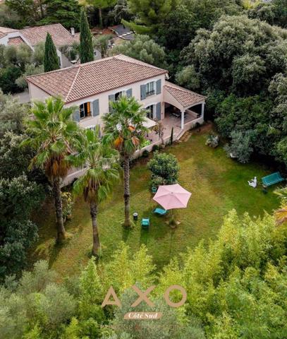 CASTELNAU-LE-LEZ - PROPRIÉTÉ DEXCEPTION  164 m²  4 CHAMBRES  BUREAU  TERRAIN ARBORÉ 1632 m²  PISCINABLE  950 000 