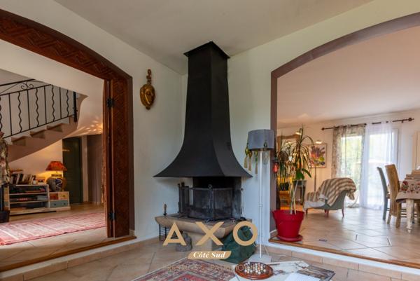 CASTELNAU-LE-LEZ - PROPRIÉTÉ DEXCEPTION  164 m²  4 CHAMBRES  BUREAU  TERRAIN ARBORÉ 1632 m²  PISCINABLE  950 000 