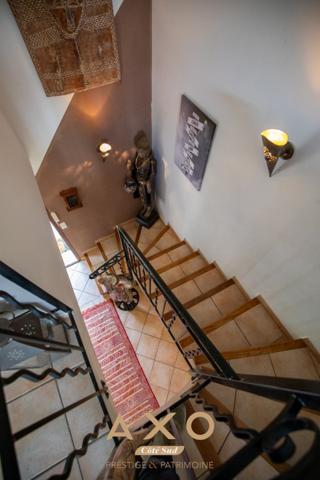 CASTELNAU-LE-LEZ - PROPRIÉTÉ DEXCEPTION  164 m²  4 CHAMBRES  BUREAU  TERRAIN ARBORÉ 1632 m²  PISCINABLE  950 000 