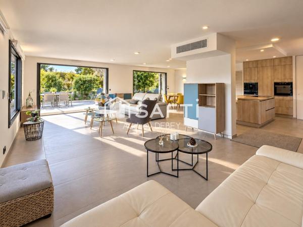 L’ESPRIT D’UNE VILLA, LE CONFORT D’UN APPARTEMENT D’EXCEPTION 118 M² +115 M² D’EXTÉRIEURS-LE PRIVILÈGE DE VIVRE SANARY À PIED, ENTRE PORT'ISSOL ET LE PORT