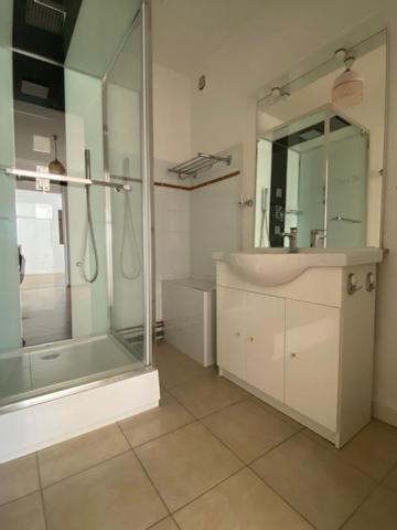 APPARTEMENT T2 60 m² La Madeleine (chauffage eau chaude inclus)