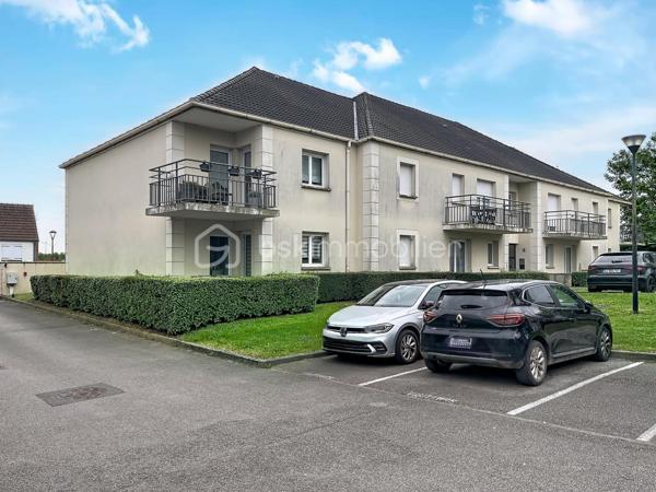 APPARTEMENT T3 AVEC TERRASSE ET PARKING

Dans une résidence récente et sécurisée avec portail électrique, venez découvrir cet appartement avec deux chambres et une jolie terrasse.

Situé au rez de chaussée, vous disposerez d'une agréable pièce de vie de 24m2 avec placard de rangement, d'une cuisine aménagée avec un cellier, de deux belles chambres de 11 et 12m2  toutes deux équipées de grand placards ainsi qu' une salle de bain et un WC indépendant.
Une jolie terrasse vous permettra de prendre vos repas au soleil.
Pour votre véhicule, une place de parking aérien est disponible.

Dans une résidence récente ( 2007 ), agréable a vivre, au calme, l'appartement dispose de menuiseries PVC, volets roulants manuels et de radiateurs récents.
A Lehaucourt, vous ne serez qu'a 10 minutes de Saint Quentin et profiterez des petites commodités de la commune tel que épicerie, école maternelle et primaire, poste et coiffeur.

CONTACTEZ MOI POUR UNE VISITE !