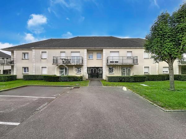 APPARTEMENT T3 AVEC TERRASSE ET PARKING

Dans une résidence récente et sécurisée avec portail électrique, venez découvrir cet appartement avec deux chambres et une jolie terrasse.

Situé au rez de chaussée, vous disposerez d'une agréable pièce de vie de 24m2 avec placard de rangement, d'une cuisine aménagée avec un cellier, de deux belles chambres de 11 et 12m2  toutes deux équipées de grand placards ainsi qu' une salle de bain et un WC indépendant.
Une jolie terrasse vous permettra de prendre vos repas au soleil.
Pour votre véhicule, une place de parking aérien est disponible.

Dans une résidence récente ( 2007 ), agréable a vivre, au calme, l'appartement dispose de menuiseries PVC, volets roulants manuels et de radiateurs récents.
A Lehaucourt, vous ne serez qu'a 10 minutes de Saint Quentin et profiterez des petites commodités de la commune tel que épicerie, école maternelle et primaire, poste et coiffeur.

CONTACTEZ MOI POUR UNE VISITE !