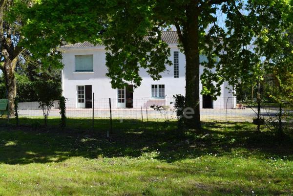 Maison à vendre 120 m2 6 pièces + ses deux appartements 40 et 30 m2 en RDC - SAINT URBAIN (85)