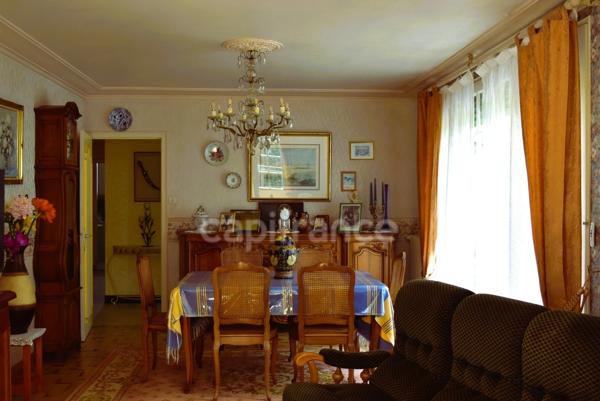 Maison à vendre 120 m2 6 pièces + ses deux appartements 40 et 30 m2 en RDC - SAINT URBAIN (85)