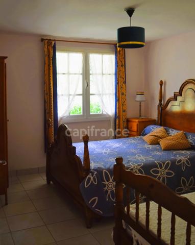 Maison à vendre 120 m2 6 pièces + ses deux appartements 40 et 30 m2 en RDC - SAINT URBAIN (85)
