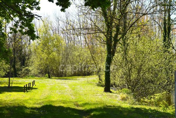 Maison à vendre 120 m2 6 pièces + ses deux appartements 40 et 30 m2 en RDC - SAINT URBAIN (85)