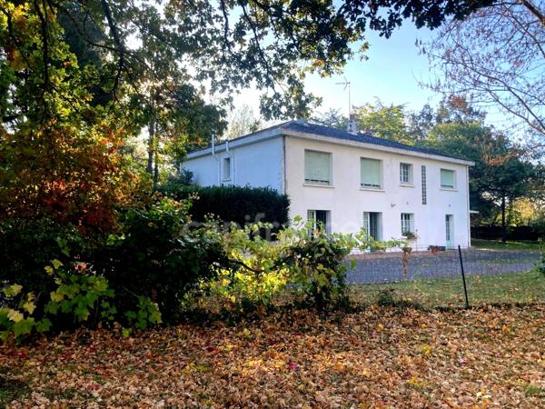 Maison à vendre 120 m2 6 pièces + ses deux appartements 40 et 30 m2 en RDC - SAINT URBAIN (85)