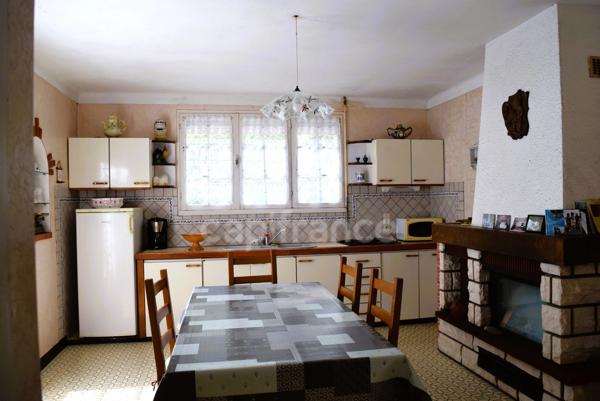 Maison à vendre 120 m2 6 pièces + ses deux appartements 40 et 30 m2 en RDC - SAINT URBAIN (85)