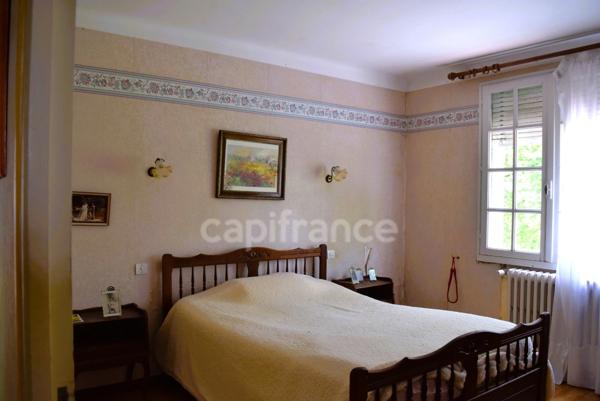 Maison à vendre 120 m2 6 pièces + ses deux appartements 40 et 30 m2 en RDC - SAINT URBAIN (85)