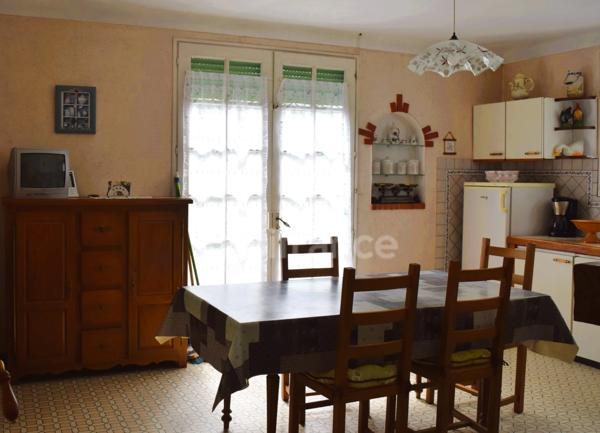 Maison à vendre 120 m2 6 pièces + ses deux appartements 40 et 30 m2 en RDC - SAINT URBAIN (85)