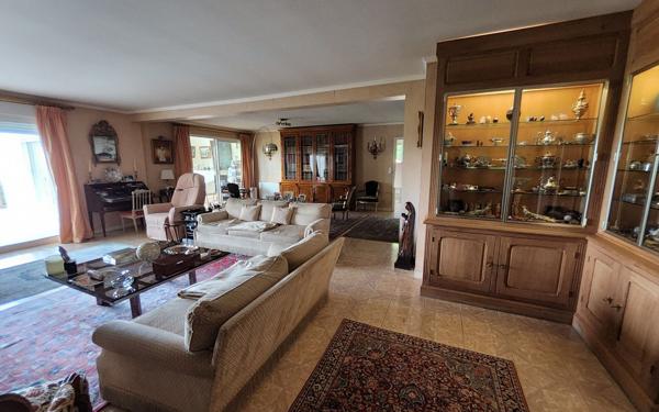 Appartement à vendre    5 pièces • 240 m2 Arbonne