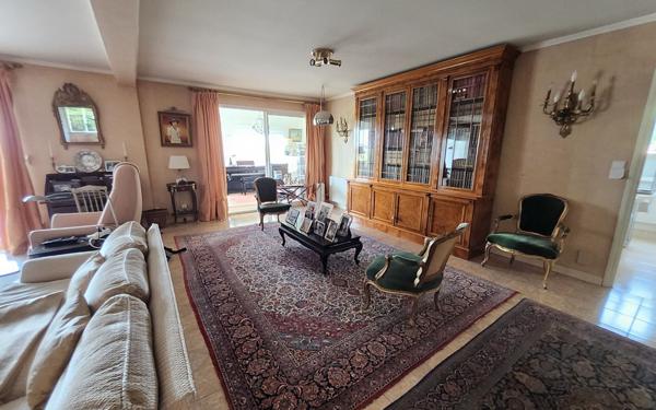 Appartement à vendre    5 pièces • 240 m2 Arbonne