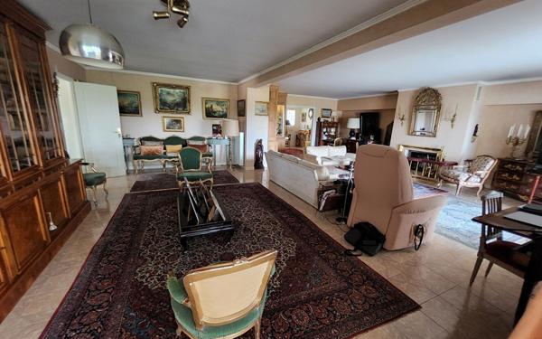 Appartement à vendre    5 pièces • 240 m2 Arbonne