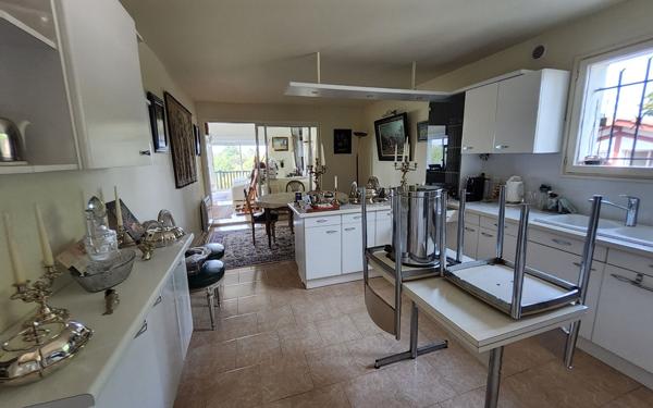 Appartement à vendre    5 pièces • 240 m2 Arbonne