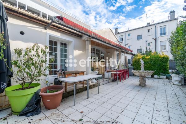 Immeuble
         6 pièces
        - 400 m²