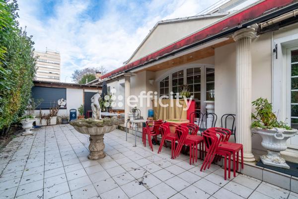 Immeuble
         6 pièces
        - 400 m²