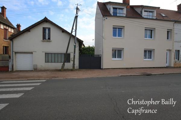 Maison 4 chambres avec spacieuse dépendance.