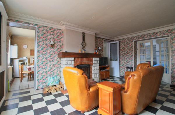 Maison 4 chambres avec spacieuse dépendance.