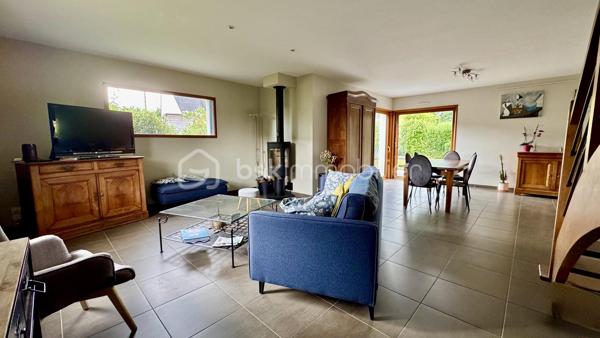 EXCLUSIVITÉ BSK Immobilier :
Laissez-vous séduire par cette élégante maison contemporaine de 2007 située à L'HERMITAGE, une commune de la métropole rennaise, à seulement 10 km du centre-ville de Rennes. Dynamique et parfaitement desservie (bus du réseau STAR et train SNCF), elle offre un cadre de vie idéal, alliant tranquillité et proximité immédiate de toutes commodités (commerces, écoles, associations culturelles et sportives) accessibles à pied ou à vélo. Profitez d'un cadre de vie agréable !

Nichée au cœur d'un environnement résidentiel calme et recherché, cette maison de plain-pied développe près de 160 m² habitables et s’ouvre sur un beau jardin clos, arboré et sans vis-à-vis. Un véritable havre de paix où profiter pleinement de chaque saison.

Dès l’entrée, vous découvrirez un intérieur aux volumes harmonieux et généreux créant une atmosphère chaleureuse et conviviale, idéale pour rassembler famille et amis dans un confort absolu :
• Un vaste salon-séjour de près de 45 m², baigné de lumière et sublimé par son poêle contemporain.
• Une belle cuisine ouverte, aménagée et équipée, idéale pour les amateurs de convivialité et de gastronomie.
• Une arrière-cuisine pratique et fonctionnelle.
• Des toilettes suspendues, avec lave-mains.
Le séjour et la cuisine se prolongent sur une grande terrasse carrelée exposée Sud et Ouest, parfaite pour vos soirées d’été en toute intimité.

Un espace nuit adapté pour toute la famille :
• Au rez-de-chaussée : une suite parentale avec dressing et salle d’eau.
• À l’étage : quatre chambres spacieuses avec chacune son placard intégré, une vaste mezzanine pouvant accueillir un bureau ou un espace détente ou une salle de jeux, une salle de bains complète avec douche et baignoire, puis des WC indépendants.

Les plus :
• Garage attenant avec porte motorisée
• Pompe à chaleur air/eau performante, avec programmateur
• Chauffage au sol avec désembouage récemment effectué.
• Excellentes performances énergétiques.
• Système domotique.
• Abri de jardin.
• Aucuns travaux à prévoir.
• Maison en excellent état, bien entretenue et prête à accueillir votre famille.

Cette maison allie confort, modernité et qualité de vie dans un environnement recherché à proximité des communes de PACÉ, LE RHEU, MORDELLES. Une opportunité rare à ne pas manquer ! Contactez-moi rapidement pour organiser une visite.
