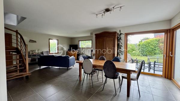 EXCLUSIVITÉ BSK Immobilier :
Laissez-vous séduire par cette élégante maison contemporaine de 2007 située à L'HERMITAGE, une commune de la métropole rennaise, à seulement 10 km du centre-ville de Rennes. Dynamique et parfaitement desservie (bus du réseau STAR et train SNCF), elle offre un cadre de vie idéal, alliant tranquillité et proximité immédiate de toutes commodités (commerces, écoles, associations culturelles et sportives) accessibles à pied ou à vélo. Profitez d'un cadre de vie agréable !

Nichée au cœur d'un environnement résidentiel calme et recherché, cette maison de plain-pied développe près de 160 m² habitables et s’ouvre sur un beau jardin clos, arboré et sans vis-à-vis. Un véritable havre de paix où profiter pleinement de chaque saison.

Dès l’entrée, vous découvrirez un intérieur aux volumes harmonieux et généreux créant une atmosphère chaleureuse et conviviale, idéale pour rassembler famille et amis dans un confort absolu :
• Un vaste salon-séjour de près de 45 m², baigné de lumière et sublimé par son poêle contemporain.
• Une belle cuisine ouverte, aménagée et équipée, idéale pour les amateurs de convivialité et de gastronomie.
• Une arrière-cuisine pratique et fonctionnelle.
• Des toilettes suspendues, avec lave-mains.
Le séjour et la cuisine se prolongent sur une grande terrasse carrelée exposée Sud et Ouest, parfaite pour vos soirées d’été en toute intimité.

Un espace nuit adapté pour toute la famille :
• Au rez-de-chaussée : une suite parentale avec dressing et salle d’eau.
• À l’étage : quatre chambres spacieuses avec chacune son placard intégré, une vaste mezzanine pouvant accueillir un bureau ou un espace détente ou une salle de jeux, une salle de bains complète avec douche et baignoire, puis des WC indépendants.

Les plus :
• Garage attenant avec porte motorisée
• Pompe à chaleur air/eau performante, avec programmateur
• Chauffage au sol avec désembouage récemment effectué.
• Excellentes performances énergétiques.
• Système domotique.
• Abri de jardin.
• Aucuns travaux à prévoir.
• Maison en excellent état, bien entretenue et prête à accueillir votre famille.

Cette maison allie confort, modernité et qualité de vie dans un environnement recherché à proximité des communes de PACÉ, LE RHEU, MORDELLES. Une opportunité rare à ne pas manquer ! Contactez-moi rapidement pour organiser une visite.