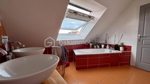 EXCLUSIVITÉ BSK Immobilier :
Laissez-vous séduire par cette élégante maison contemporaine de 2007 située à L'HERMITAGE, une commune de la métropole rennaise, à seulement 10 km du centre-ville de Rennes. Dynamique et parfaitement desservie (bus du réseau STAR et train SNCF), elle offre un cadre de vie idéal, alliant tranquillité et proximité immédiate de toutes commodités (commerces, écoles, associations culturelles et sportives) accessibles à pied ou à vélo. Profitez d'un cadre de vie agréable !

Nichée au cœur d'un environnement résidentiel calme et recherché, cette maison de plain-pied développe près de 160 m² habitables et s’ouvre sur un beau jardin clos, arboré et sans vis-à-vis. Un véritable havre de paix où profiter pleinement de chaque saison.

Dès l’entrée, vous découvrirez un intérieur aux volumes harmonieux et généreux créant une atmosphère chaleureuse et conviviale, idéale pour rassembler famille et amis dans un confort absolu :
• Un vaste salon-séjour de près de 45 m², baigné de lumière et sublimé par son poêle contemporain.
• Une belle cuisine ouverte, aménagée et équipée, idéale pour les amateurs de convivialité et de gastronomie.
• Une arrière-cuisine pratique et fonctionnelle.
• Des toilettes suspendues, avec lave-mains.
Le séjour et la cuisine se prolongent sur une grande terrasse carrelée exposée Sud et Ouest, parfaite pour vos soirées d’été en toute intimité.

Un espace nuit adapté pour toute la famille :
• Au rez-de-chaussée : une suite parentale avec dressing et salle d’eau.
• À l’étage : quatre chambres spacieuses avec chacune son placard intégré, une vaste mezzanine pouvant accueillir un bureau ou un espace détente ou une salle de jeux, une salle de bains complète avec douche et baignoire, puis des WC indépendants.

Les plus :
• Garage attenant avec porte motorisée
• Pompe à chaleur air/eau performante, avec programmateur
• Chauffage au sol avec désembouage récemment effectué.
• Excellentes performances énergétiques.
• Système domotique.
• Abri de jardin.
• Aucuns travaux à prévoir.
• Maison en excellent état, bien entretenue et prête à accueillir votre famille.

Cette maison allie confort, modernité et qualité de vie dans un environnement recherché à proximité des communes de PACÉ, LE RHEU, MORDELLES. Une opportunité rare à ne pas manquer ! Contactez-moi rapidement pour organiser une visite.