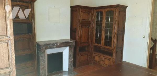 Maison à Vendre à Eu (76260) en Seine-Maritime (76)

À vendre, maison située à Eu, offrant un...