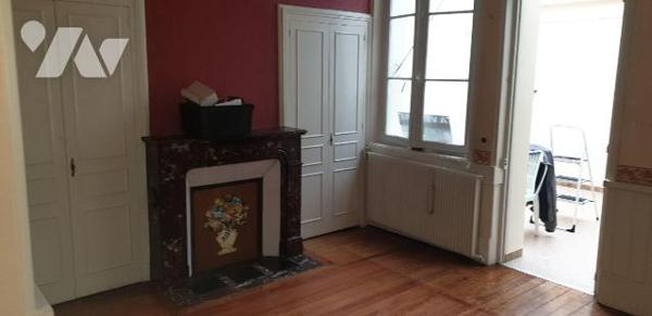 Maison à Vendre à Eu (76260) en Seine-Maritime (76)

À vendre, maison située à Eu, offrant un...