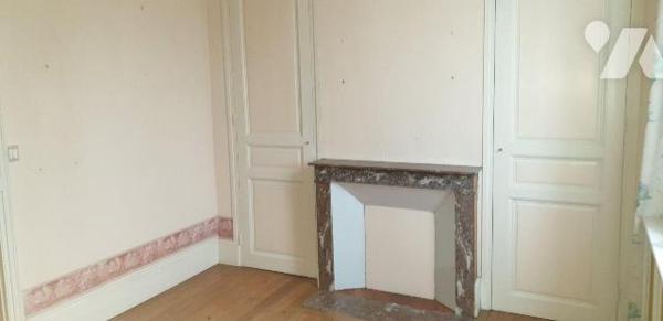 Maison à Vendre à Eu (76260) en Seine-Maritime (76)

À vendre, maison située à Eu, offrant un...