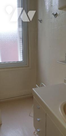 Maison à Vendre à Eu (76260) en Seine-Maritime (76)

À vendre, maison située à Eu, offrant un...