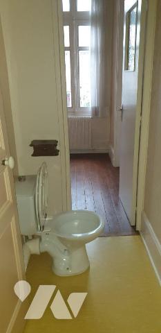 Maison à Vendre à Eu (76260) en Seine-Maritime (76)

À vendre, maison située à Eu, offrant un...