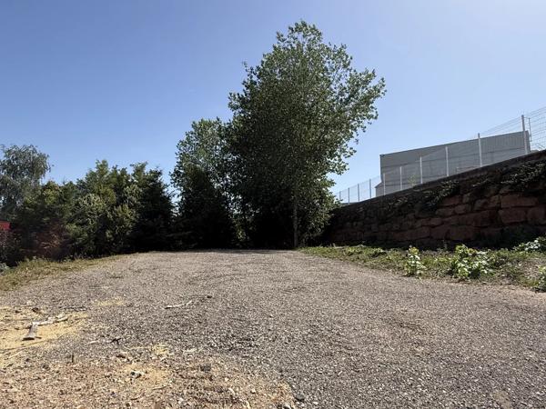 Vente                                                      Terrain
                        
                                         900 m2                     à Luc-la-Primaube