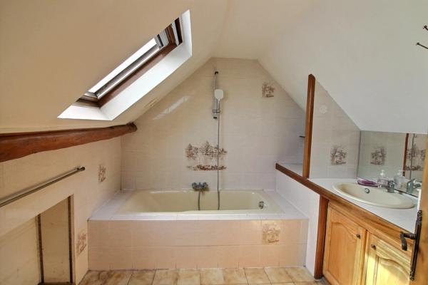 Maison 5 pièces de 100 m2 à vendre à MANTES LA VILLE (78) au prix de 237000 euros