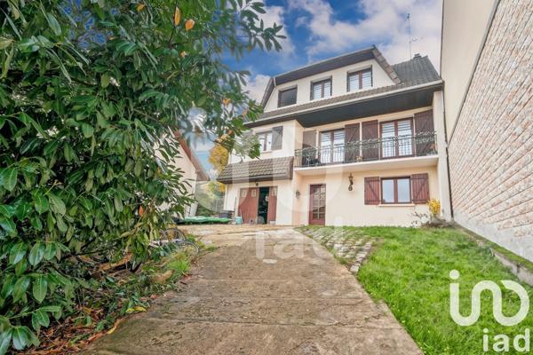 Maison traditionnelle 6 pièces de 130 m² à Montfermeil (93370)