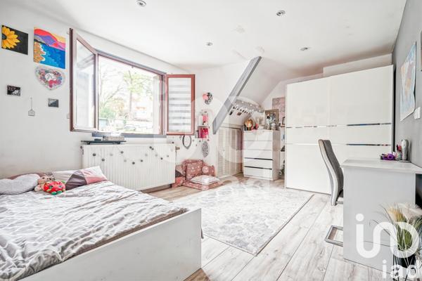 Maison traditionnelle 6 pièces de 130 m² à Montfermeil (93370)